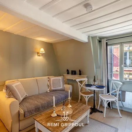 Dolphin View - 2nd Floor - Beautiful Flat With View Of The Port Lägenhet