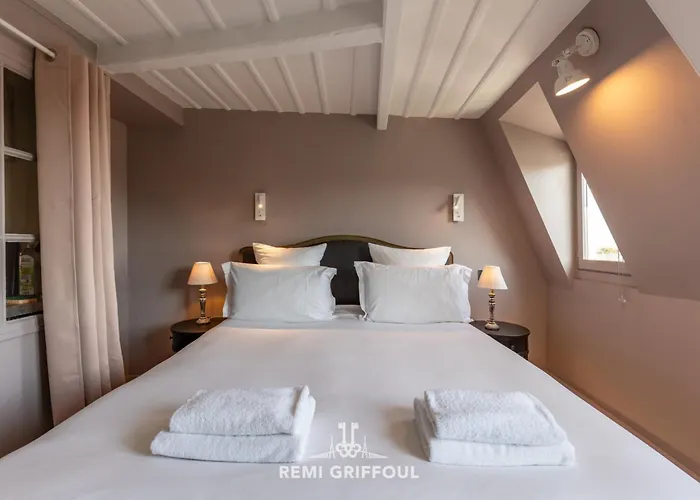 Dolphin View - 2nd Floor - Beautiful Flat With View Of The Port Lägenhet