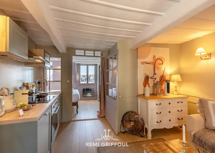 Lejlighed Dolphin View - 2nd Floor - Beautiful Flat With View Of The Port