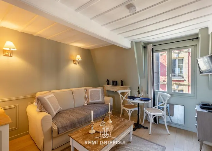 Dolphin View - 2nd Floor - Beautiful Flat With View Of The Port Lejlighed